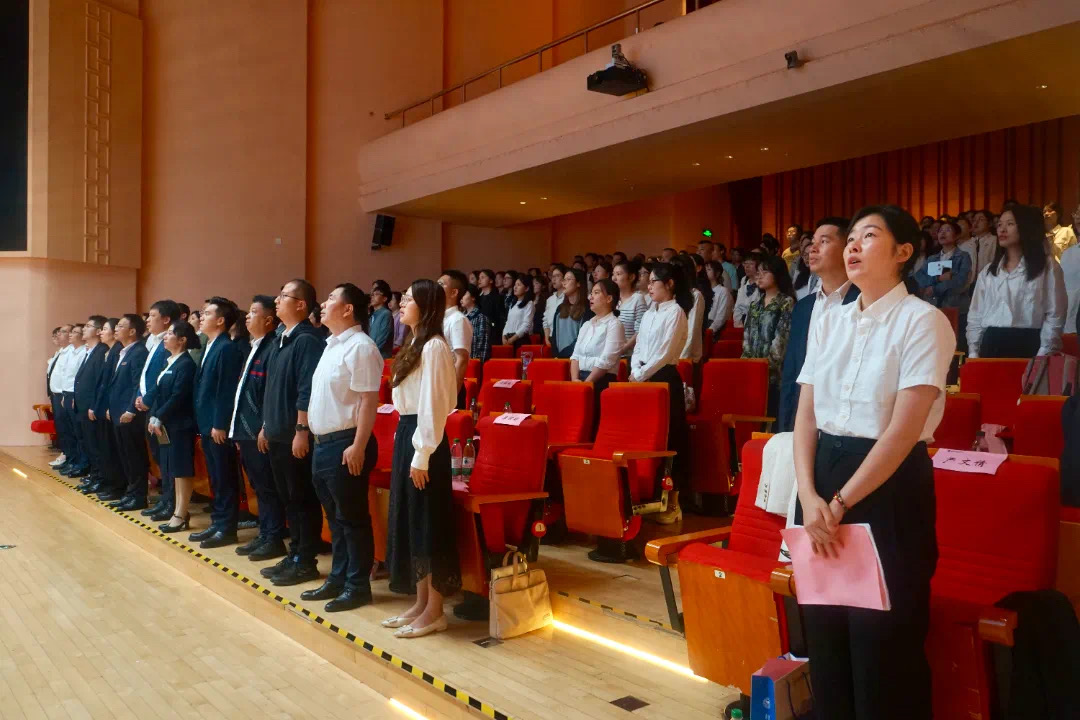 砥礪耕耘結(jié)碩果，匠心育人譜新篇 | 2024-2025學(xué)年第二學(xué)期期中教職工大會(huì)圓滿召開！